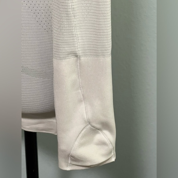 LULULEMON Long Sleeve Swiftly Tech 2.0 - 4 - Picture 5 of 9